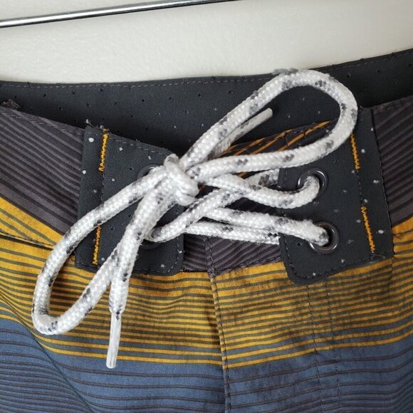 Columbia Board Shorts mens 38 Gray Yellow stripes Pockets Unlined Outdoor Beach - Picture 11 of 16